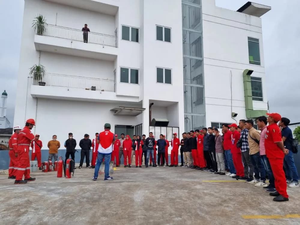 Pertamina Patra Niaga Regional Sumbagsel Bekali Operator SPBU dengan Pelatihan Safetyman