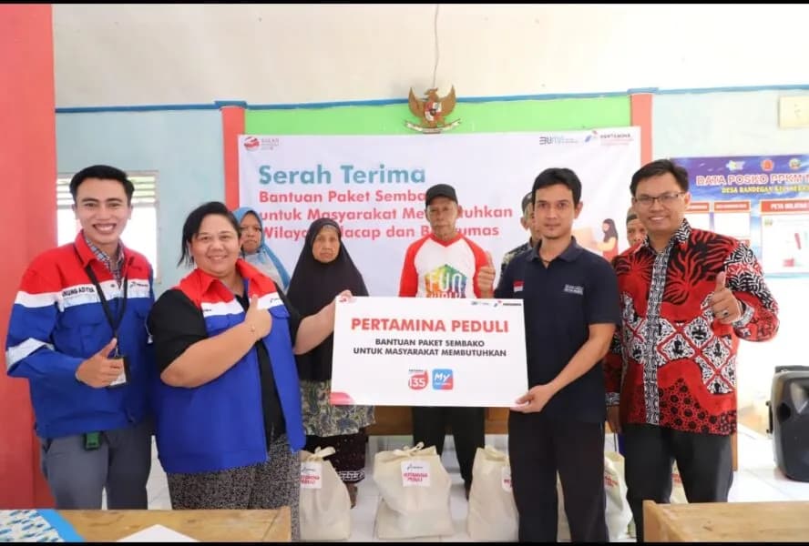 Pertamina Bagikan 2.000 Paket Sembako untuk Warga Cilacap dan Banyumas