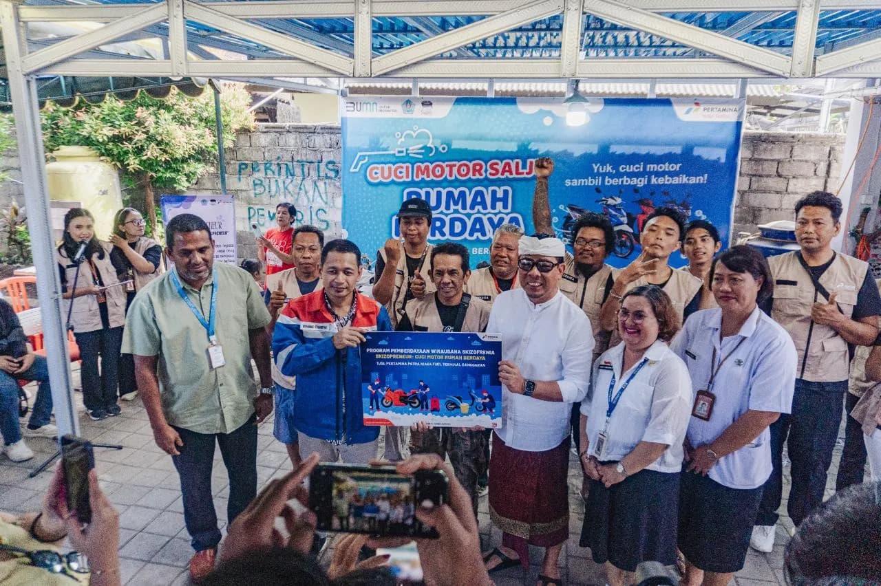 Pertamina Patra Niaga Dukung Penyintas Berdaya Dengan Program Skizopreneur Cuci Motor Salju