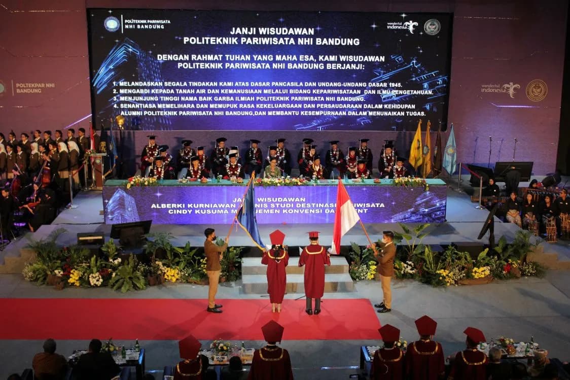 Menparekraf Yakin Lulusan Poltekpar NHI Bandung Mampu Jadi Penggerak Ekonomi Rakyat