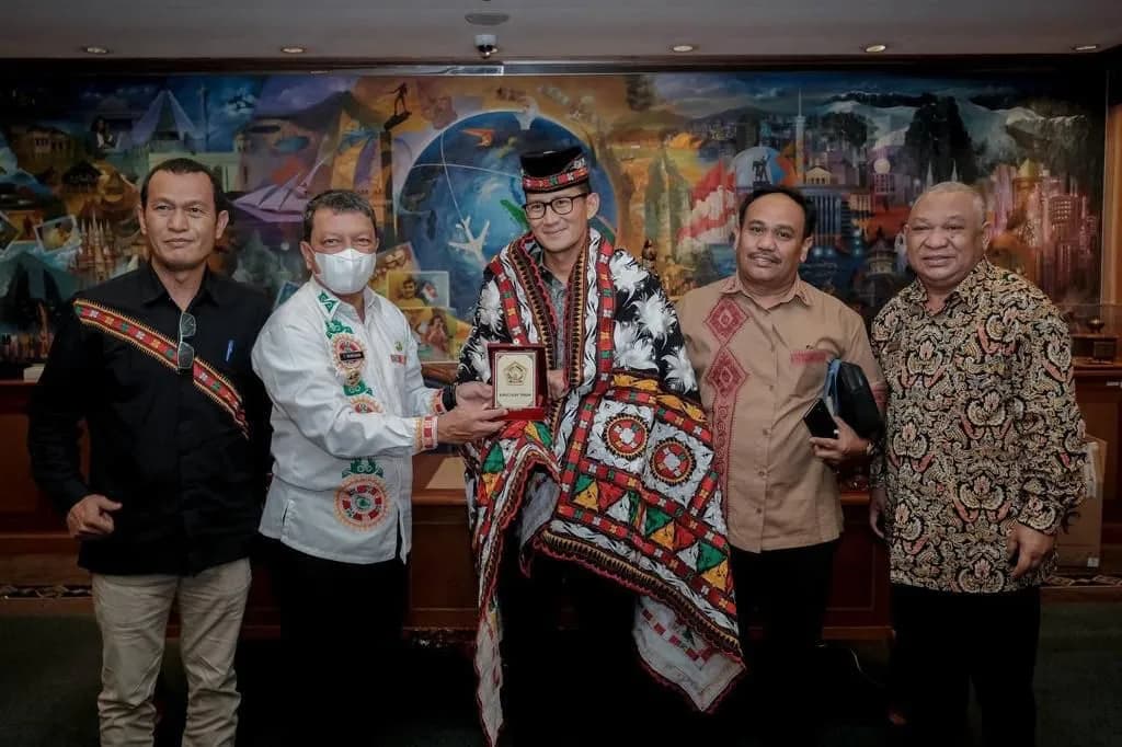 Menparekraf Dorong Kepala Daerah Maksimalkan Pengembangan Desa Wisata Menparekraf Dorong Kepala Daerah Maksimalkan Pengembangan Desa Wisata