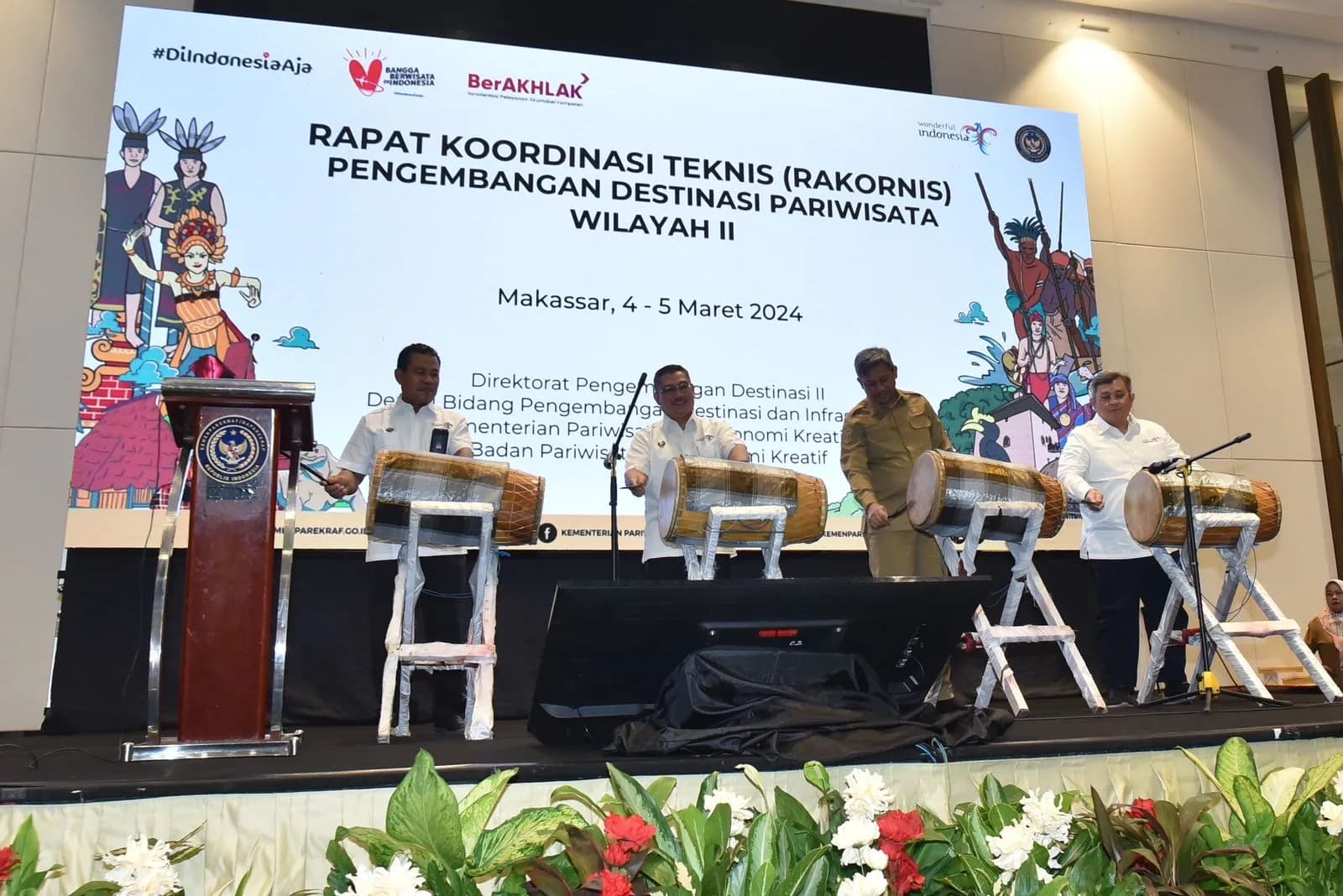 Kemenparekraf Gelar Rakornis Kembangkan Potensi Pariwisata Indonesia Tengah dan Timur Kemenparekraf Gelar Rakornis Kembangkan Potensi Pariwisata Indonesia Tengah dan Timur