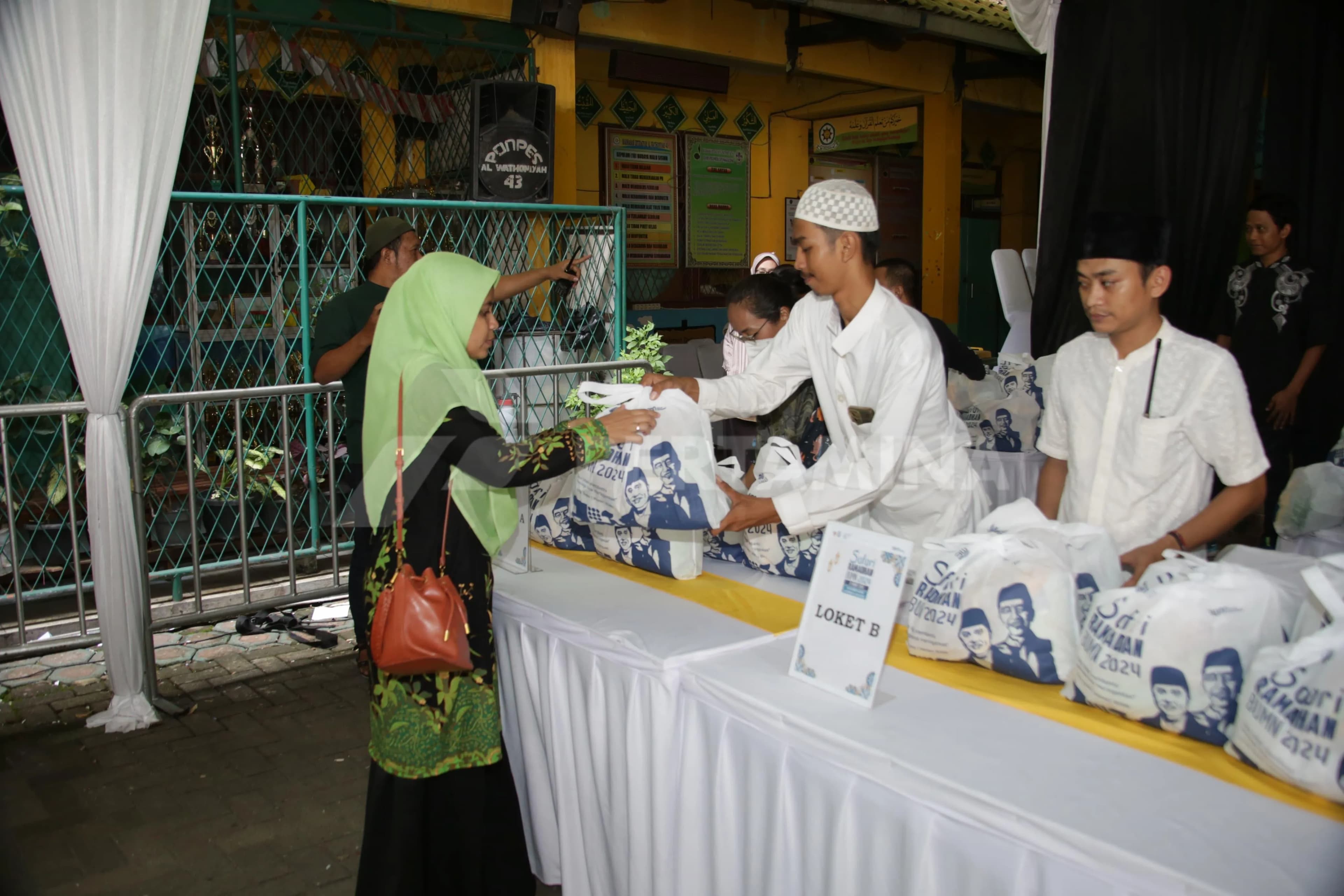 Bangkitkan Energi Kebersamaan di Bulan Ramadan, Pertamina dan Kementerian BUMN Tebar 1.000 Paket Sembako Murah Bangkitkan Energi Kebersamaan di Bulan Ramadan, Pertamina dan Kementerian BUMN Tebar 1.000 Paket Sembako Murah