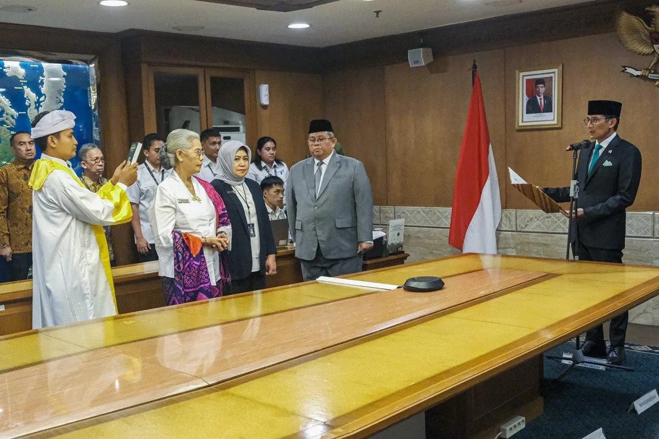 Menparekraf Lantik dan Hadiri Sertijab Pelaksana Tugas Sekretaris Kementerian Pariwisata dan Ekonomi Kreatif Menparekraf Lantik dan Hadiri Sertijab Pelaksana Tugas Sekretaris Kementerian Pariwisata dan Ekonomi Kreatif